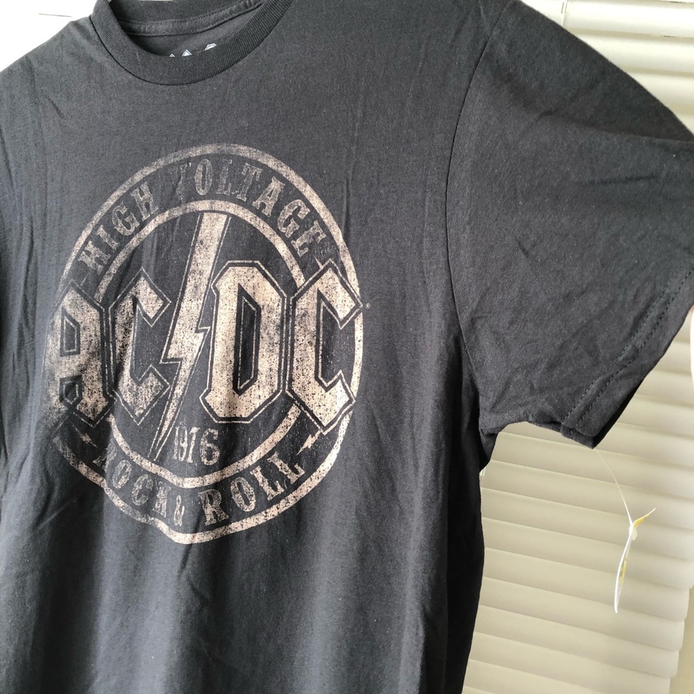 NWT AC/DC BAND TEE GRAPHIC T SHIRT ROCK N ROLL TOP - Picture 5 of 9